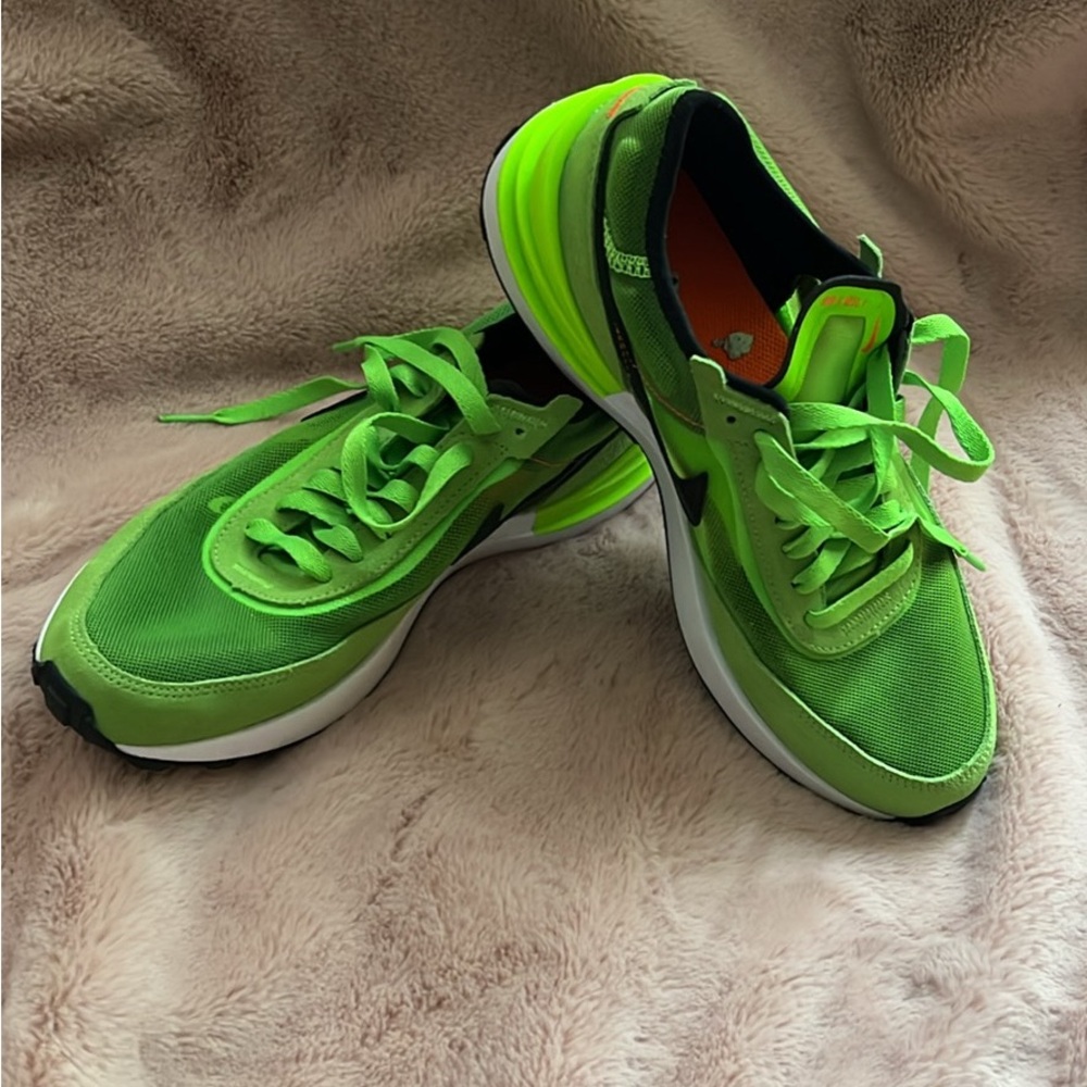 Nike Waffle one Electric Green Size 7y